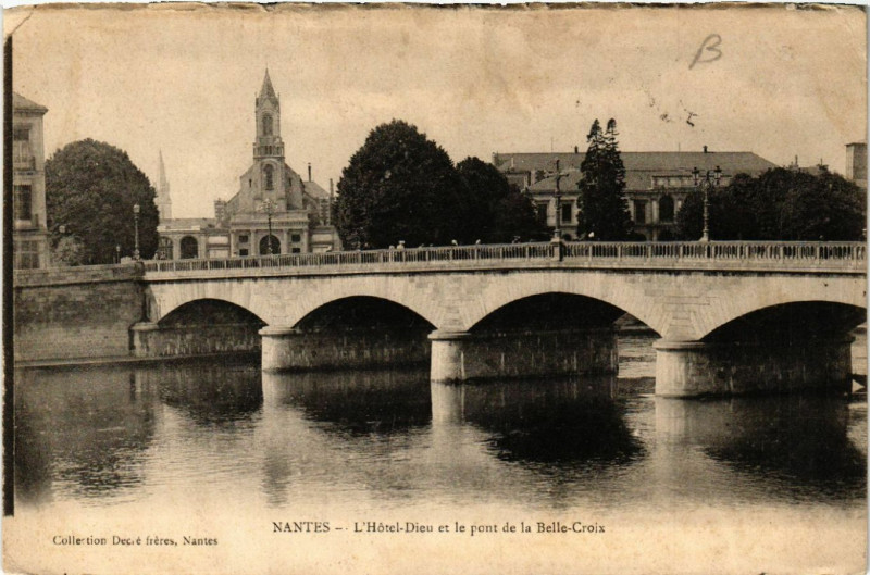 Carte postale ancienne Nantes - L'Hotel-Dieu et le pont de la Belle-Croix à Nantes
