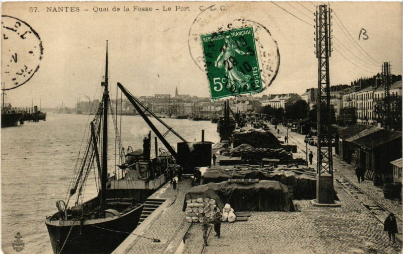 Carte postale ancienne Nantes - Quai de la Fosse - Le Port à Nantes