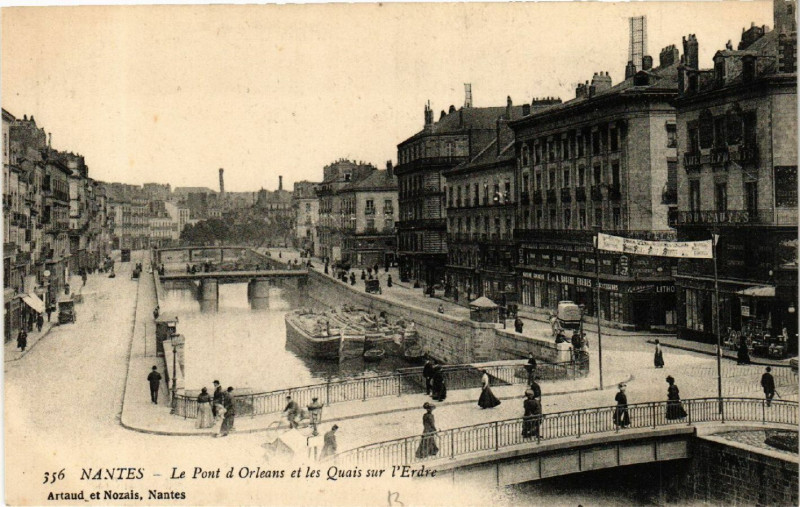 Carte postale ancienne Nantes - Le Pont a Orleans et les Quais sur l'Erdre à Nantes