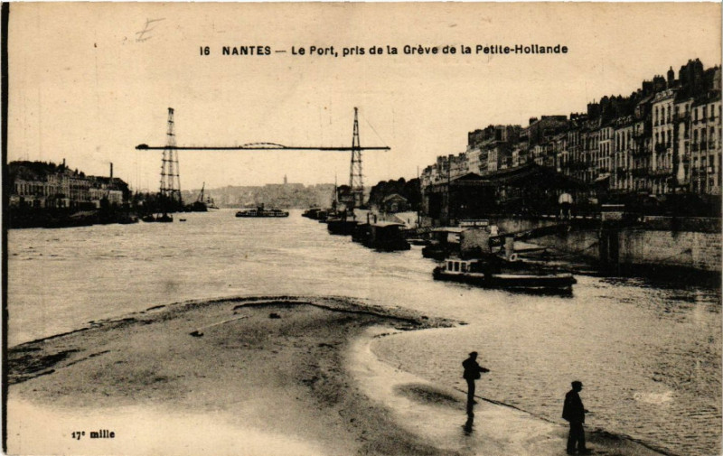 Carte postale ancienne Nantes - Le Port pris de la Greve de la Petite-Hollande à Nantes