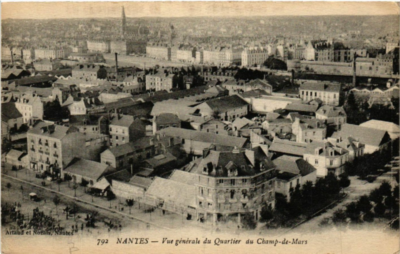 Carte postale ancienne Nantes - Vue générale du Quartier du Champ-de-Mars à Nantes
