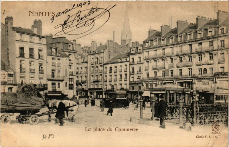 Carte postale ancienne Nantes - La Place du Commerce à Nantes