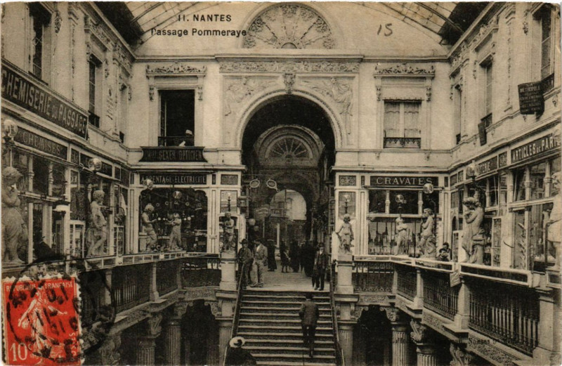 Carte postale ancienne Nantes - Passage Pommeraye à Nantes