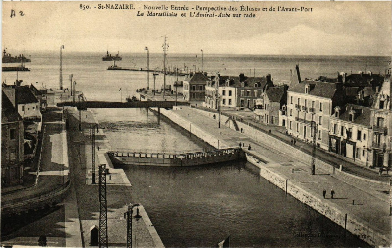 Carte postale ancienne Saint-Nazaire Nouvelle Entrée Perspective des Ecluses et de l'Avant à Saint-Nazaire