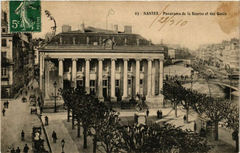 Carte postale ancienne Nantes - Panorama de la Bourse et des Quais à Nantes