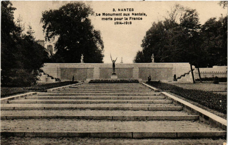 Carte postale ancienne Nantes - Le Mon. aux Nantais morts pour la France 1914-1918 à Nantes