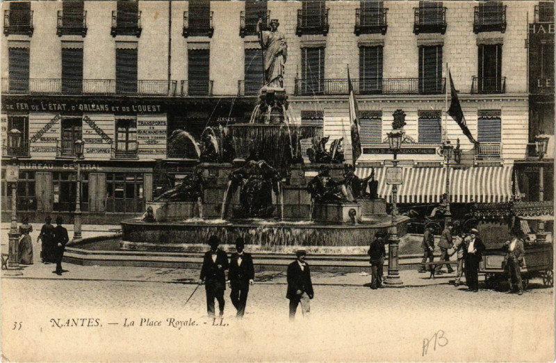 Carte postale ancienne Nantes - La Place Royale à Nantes