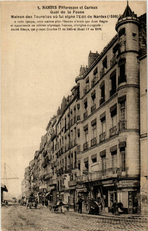 Carte postale ancienne Nantes Pitt. et Curieux-Quai de la Fosse-Maison des Tourellle à Nantes