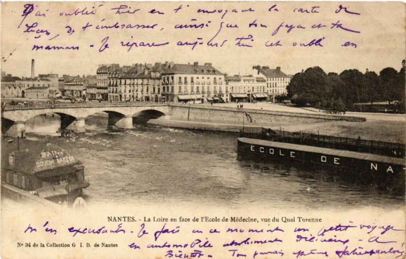 Carte postale ancienne Nantes - La Loire en face de l'Ecole de Medecine vue du Quai.. à Nantes