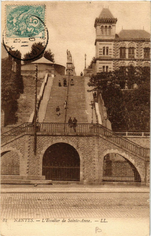 Carte postale ancienne Nantes - L'Escalier de Sainte-Anne à Nantes