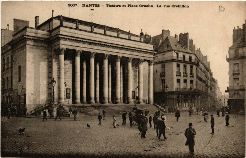 Carte postale ancienne Nantes - Théatre et Place Graslin. La rue Crebilion à Nantes