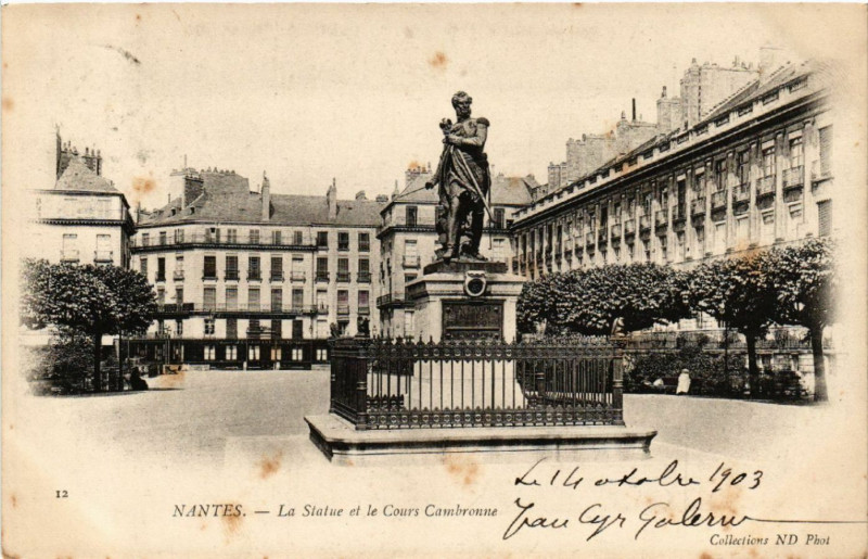Carte postale ancienne Nantes - La Statue et le Cours Cambronne à Nantes