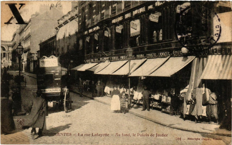 Carte postale ancienne Nantes - La Rue Lafayette - Au fond le Palais de Justice à Nantes