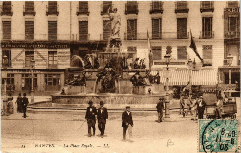 Carte postale ancienne Nantes - La Place Royale à Nantes