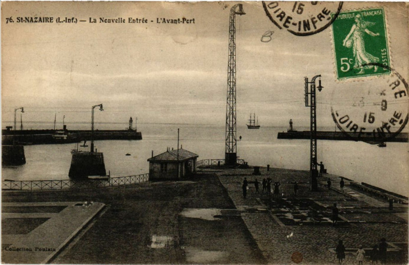Carte postale ancienne Saint-Nazaire - La Nouvelle Entrée - L'Avant-Port à Saint-Nazaire