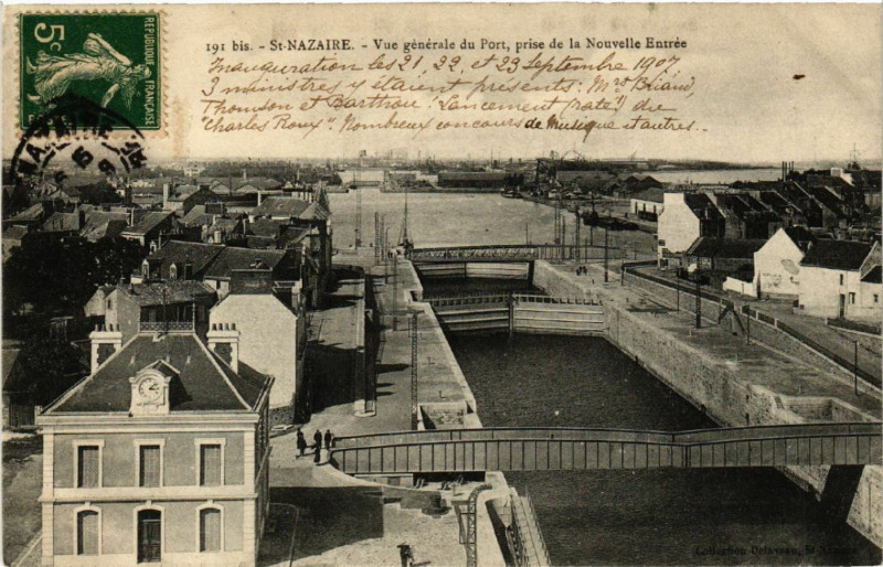 Carte postale ancienne Saint-Nazaire - Vue générale du Port prise de a Nouvelle Entrée à Saint-Nazaire