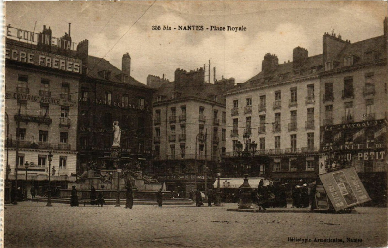 Carte postale ancienne Nantes - Place Royale à Nantes
