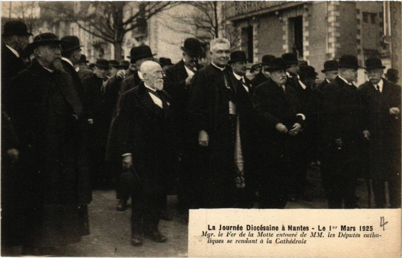 Carte postale ancienne La Journée Diocesaine a Nantes Le 1er Mars 1925 Mgr le Fer de. à Nantes