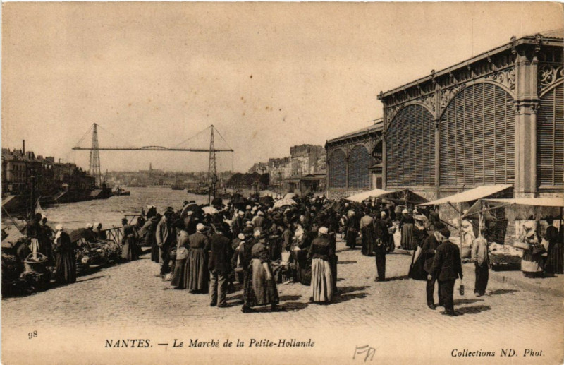 Carte postale ancienne Nantes - Quai Brancas Pasage du Train de Bretagne à Nantes