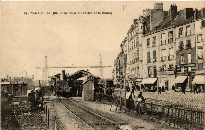 Carte postale ancienne Nantes - Le Quai de la Fosse et la Gare de la Bourse à Nantes