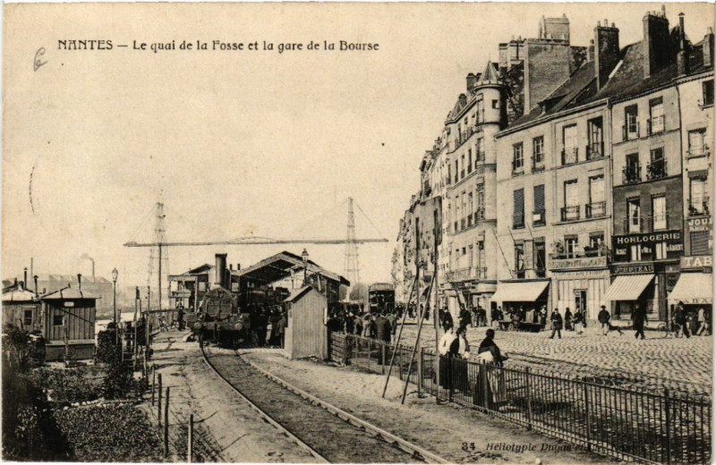 Carte postale ancienne Nantes - Le quai de la Fossse et la gare de la Bourse à Nantes