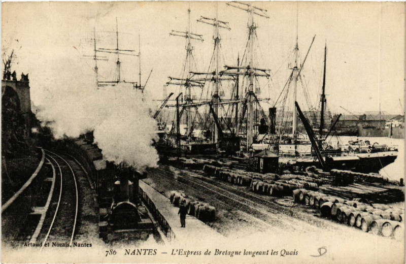 Carte postale ancienne Nantes - L'Express de Bretagne longeant les Quais à Nantes