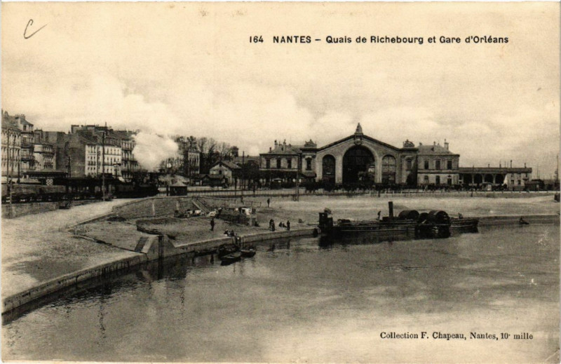 Carte postale ancienne Nantes - Quais de Richebourg et Gare d'Orleans à Nantes