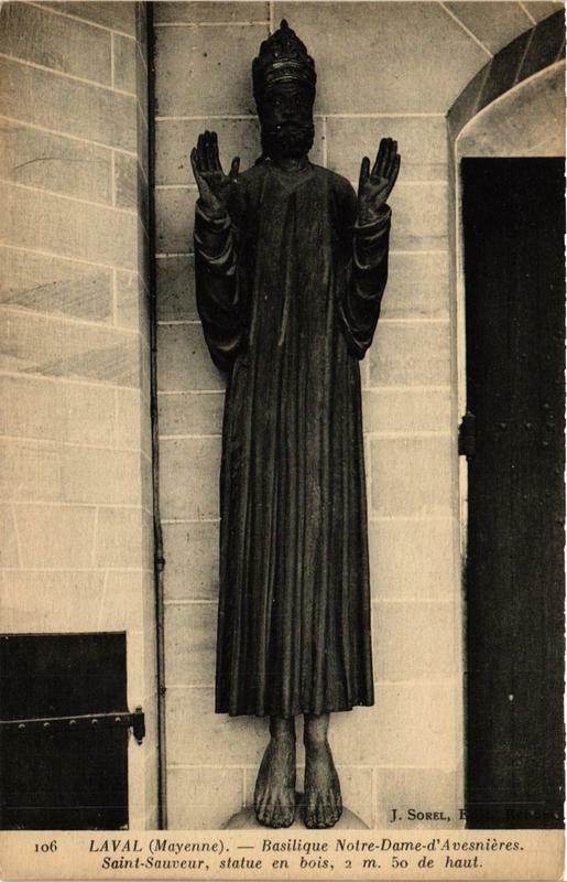 Carte postale ancienne Laval Basilique N.-D. d'Avesnieres à Laval