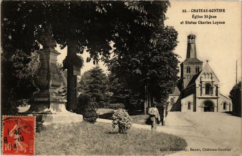 Carte postale ancienne Chateau-Gontier Eglise Saint-Jean et Statue Charles Loyson