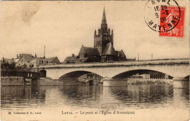 Carte postale ancienne Laval Le pont et l'Eglise d'Avesnieres à Laval
