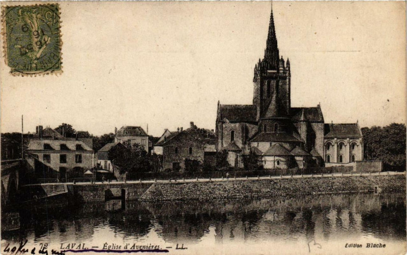 Carte postale ancienne Laval Eglise d'Avesnieres à Laval