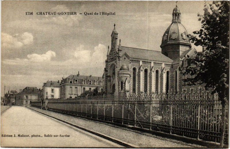 Carte postale ancienne Chateau-Gontier Quai de l'Hopital