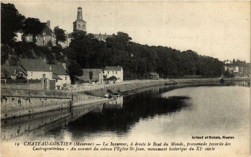 Carte postale ancienne Chateau-Gontier La Mayenne a droite le Bout du Monde à Mayenne