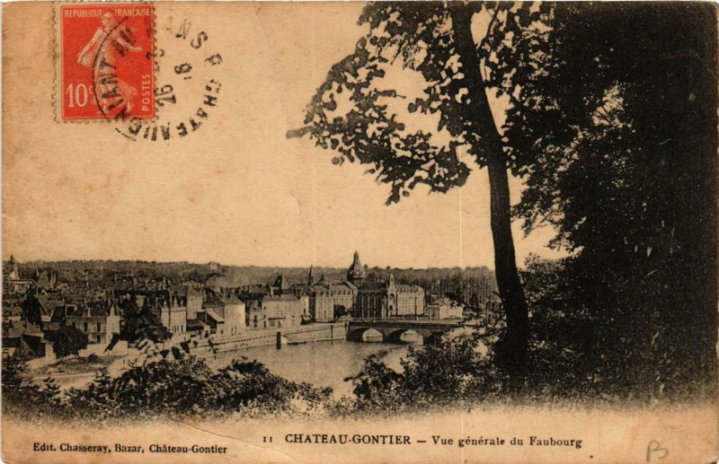 Carte postale ancienne Chateau-Gontier Vue générale du Faubourg