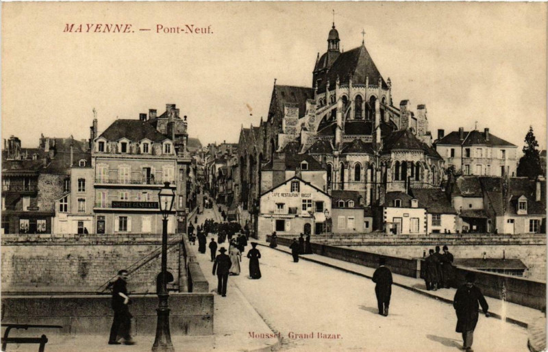 Carte postale ancienne Mayenne Pont-Neuf à Mayenne