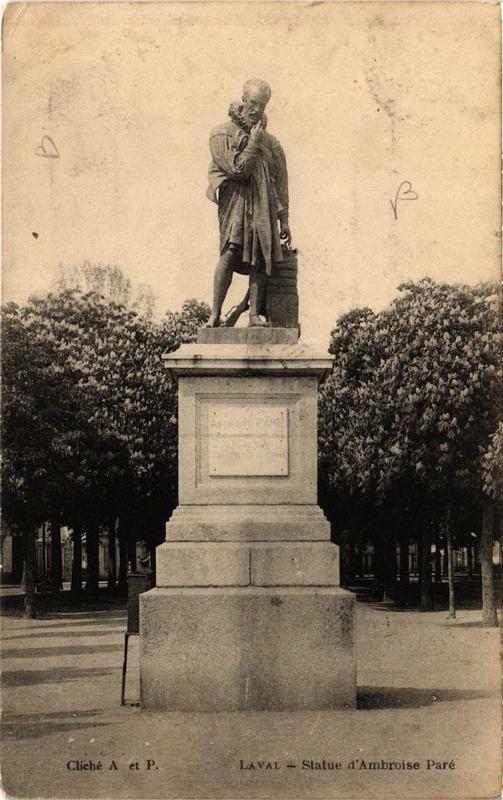 Carte postale ancienne Laval Statue d'Ambroise Paré à Laval