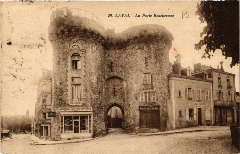 Carte postale ancienne Laval La Porte Beucheresse à Laval