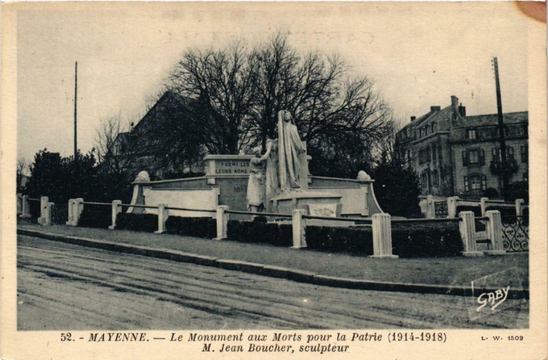 Carte postale ancienne Mayenne Le Monument aux Morts pour la Patrie à Mayenne
