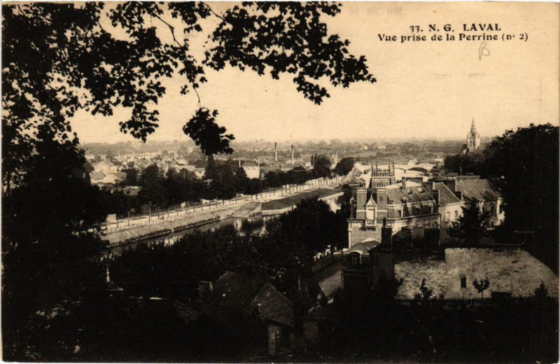 Carte postale ancienne Laval Vue prise de la Perrine à Laval