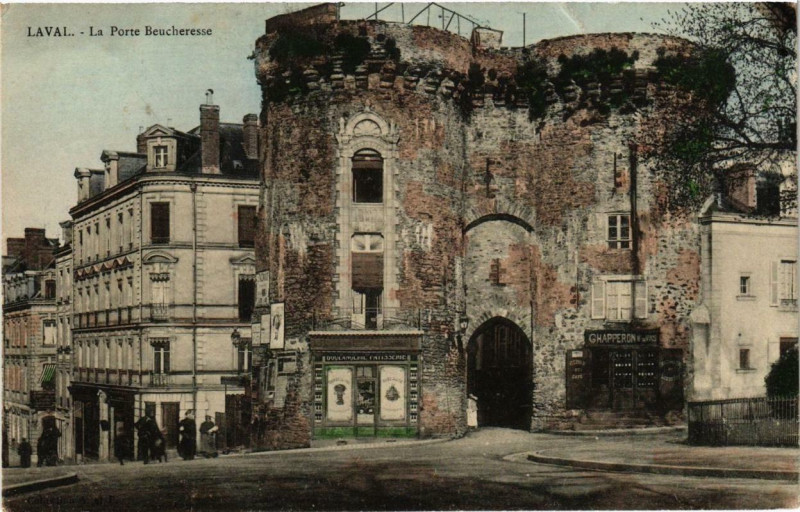Carte postale ancienne Laval La Porte Beucheresse à Laval