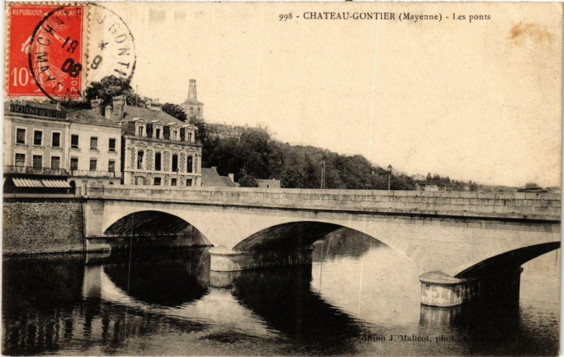 Carte postale ancienne Chateau-Gontier Les ponts