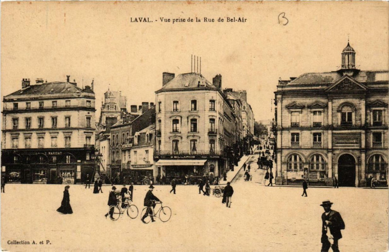Carte postale ancienne Laval Vue prise de la Rue de Bel-Air à Laval