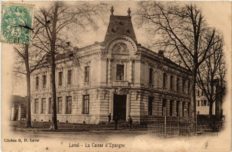 Carte postale ancienne Laval La Caisse d'Epargne à Laval