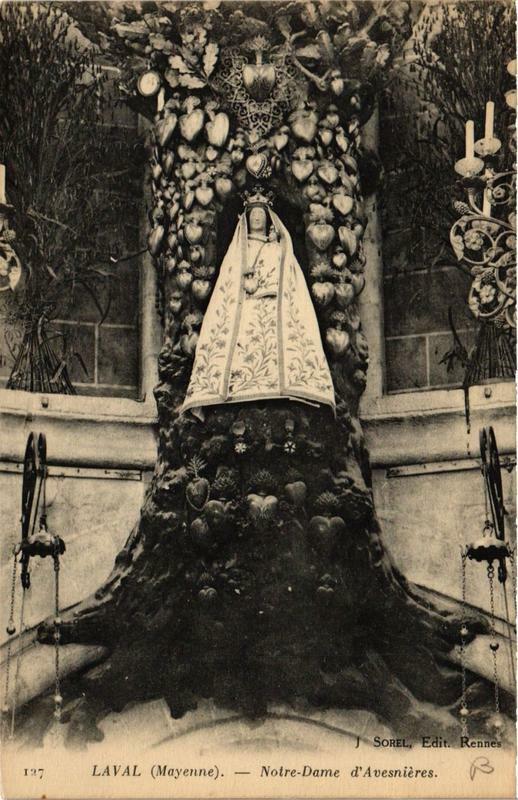 Carte postale ancienne Laval N.-D. d'Avesnieres à Laval