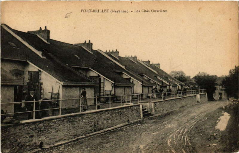 Carte postale ancienne Port-Brillet Les Cités Ouvrieres à Port-Brillet