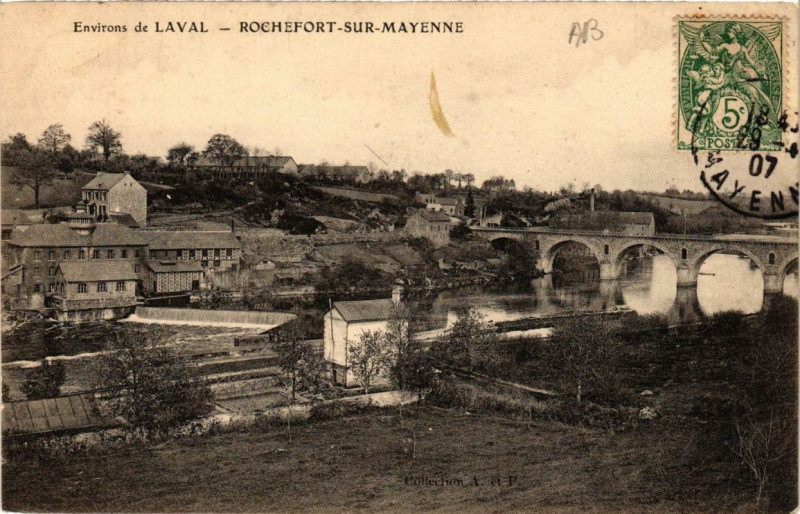 Carte postale ancienne Env. de Laval Rochefort-sur-Mayenne à Laval
