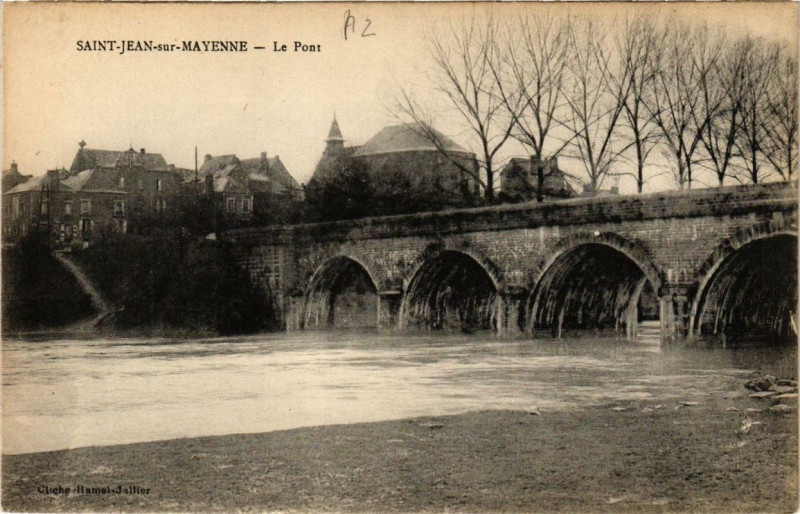Carte postale ancienne Saint-Jean-sur-Mayenne Le Pont à Saint-Jean-sur-Mayenne