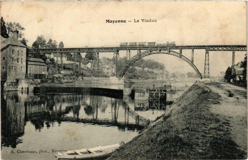 Carte postale ancienne Mayenne Le Viaduc à Mayenne