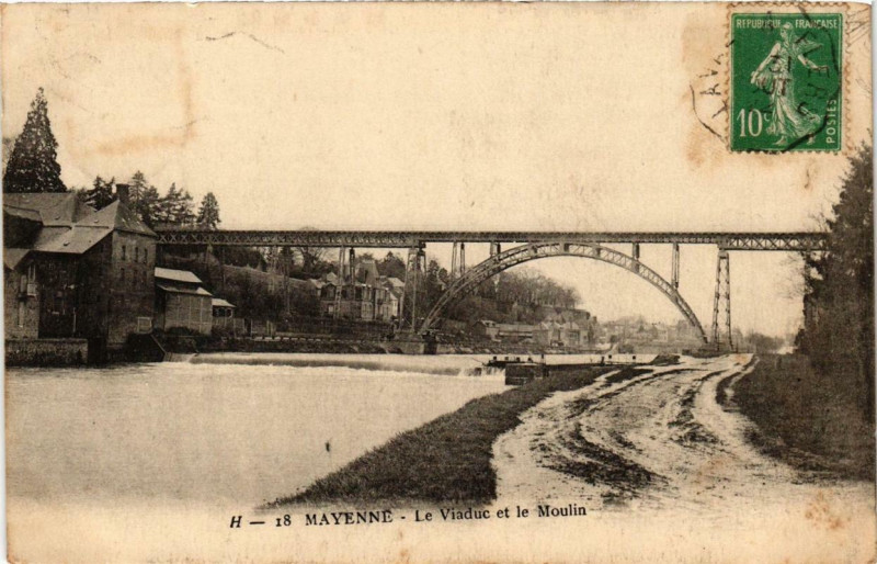 Carte postale ancienne Mayenne Le Viaduc et le Moulin à Mayenne