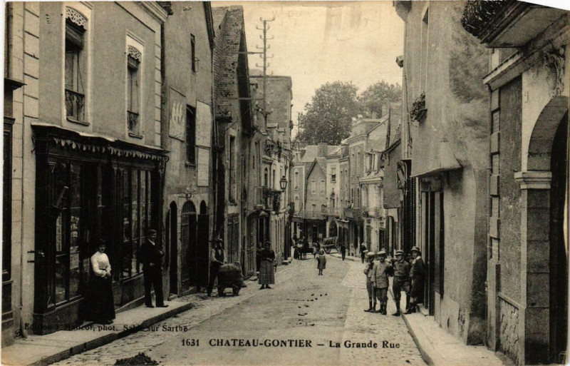 Carte postale ancienne Chateau-Gontier La Grande Rue